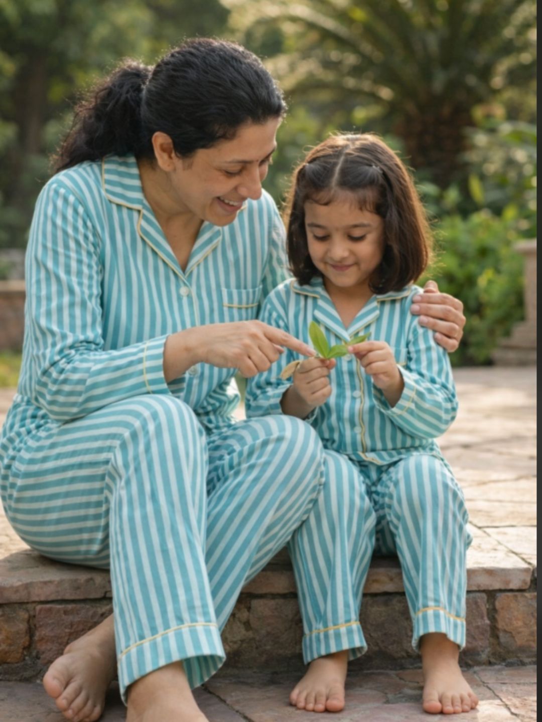 Turquoise stripes mom twinning pajama sets